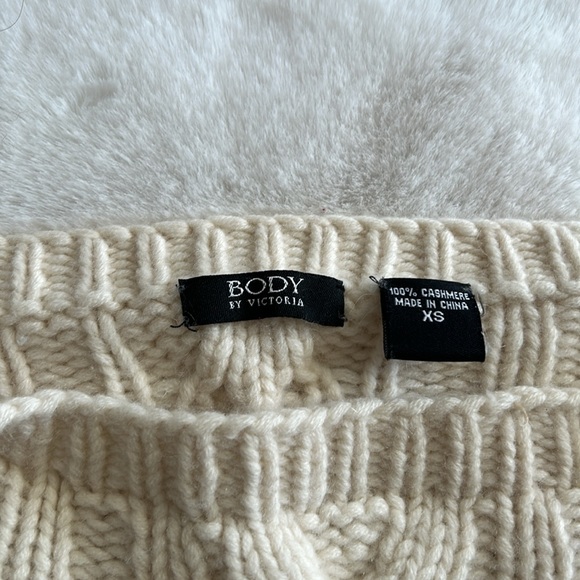 Y2K Body by Victoria Cream Cashmere Cropped Sweater xs - Picture 2 of 2